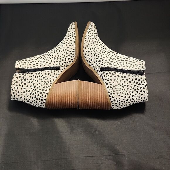 SERRA ANKLE MID HEEL SLIP-ON POINTED TOE ZIP CLOSURE BOOTIE - Picture 4 of 16